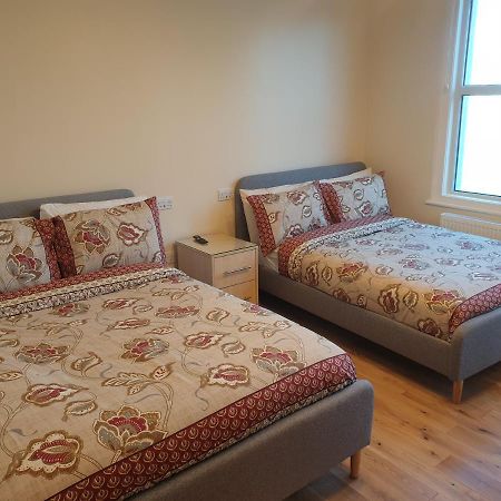 London Luxury Spacious 2 Bedroom Apartment 4 Mins From Ilford Stn. Free Parking Bagian luar foto