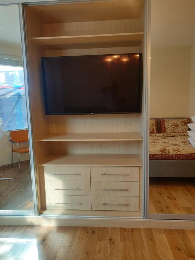 London Luxury Spacious 2 Bedroom Apartment 4 Mins From Ilford Stn. Free Parking Bagian luar foto