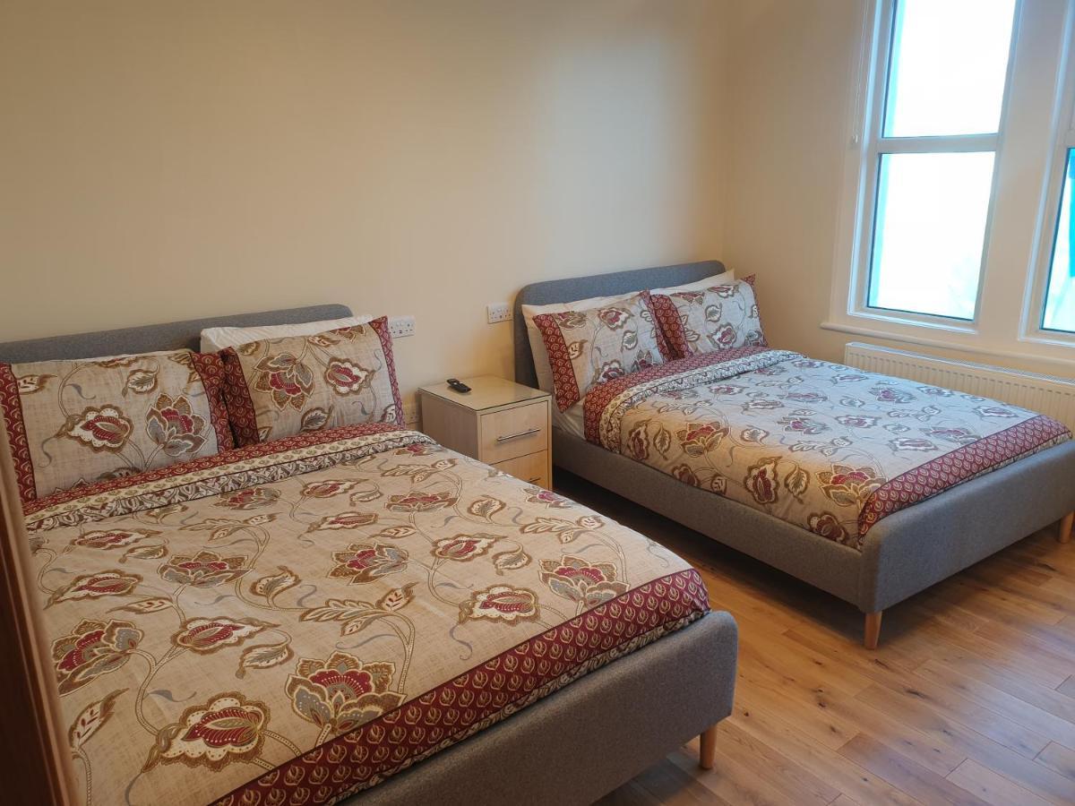London Luxury Spacious 2 Bedroom Apartment 4 Mins From Ilford Stn. Free Parking Bagian luar foto