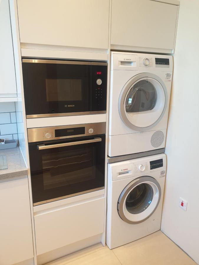 London Luxury Spacious 2 Bedroom Apartment 4 Mins From Ilford Stn. Free Parking Bagian luar foto