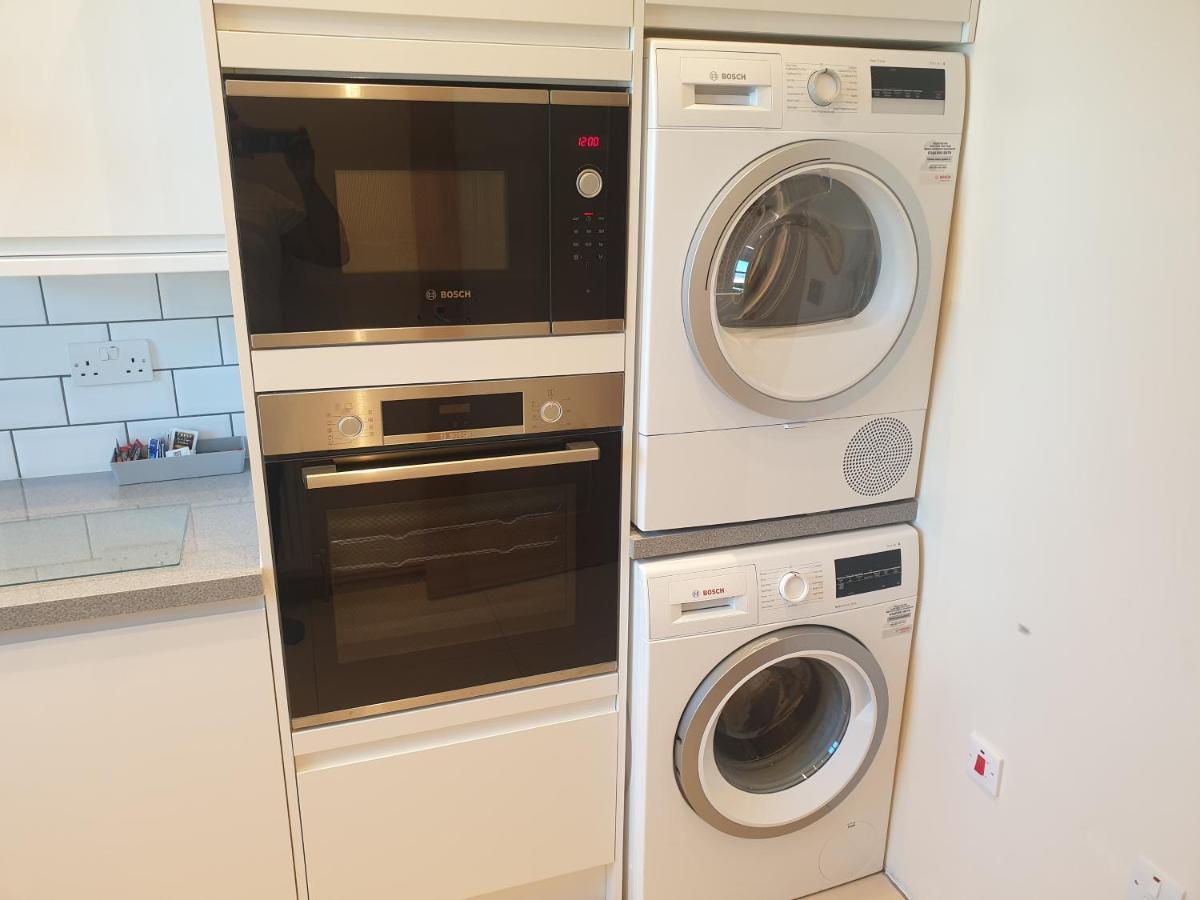London Luxury Spacious 2 Bedroom Apartment 4 Mins From Ilford Stn. Free Parking Bagian luar foto