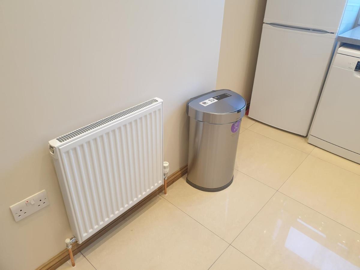 London Luxury Spacious 2 Bedroom Apartment 4 Mins From Ilford Stn. Free Parking Bagian luar foto