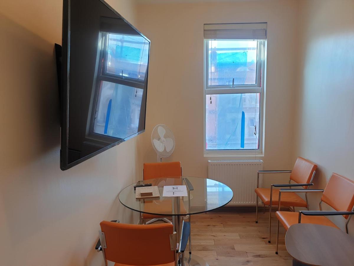 London Luxury Spacious 2 Bedroom Apartment 4 Mins From Ilford Stn. Free Parking Bagian luar foto
