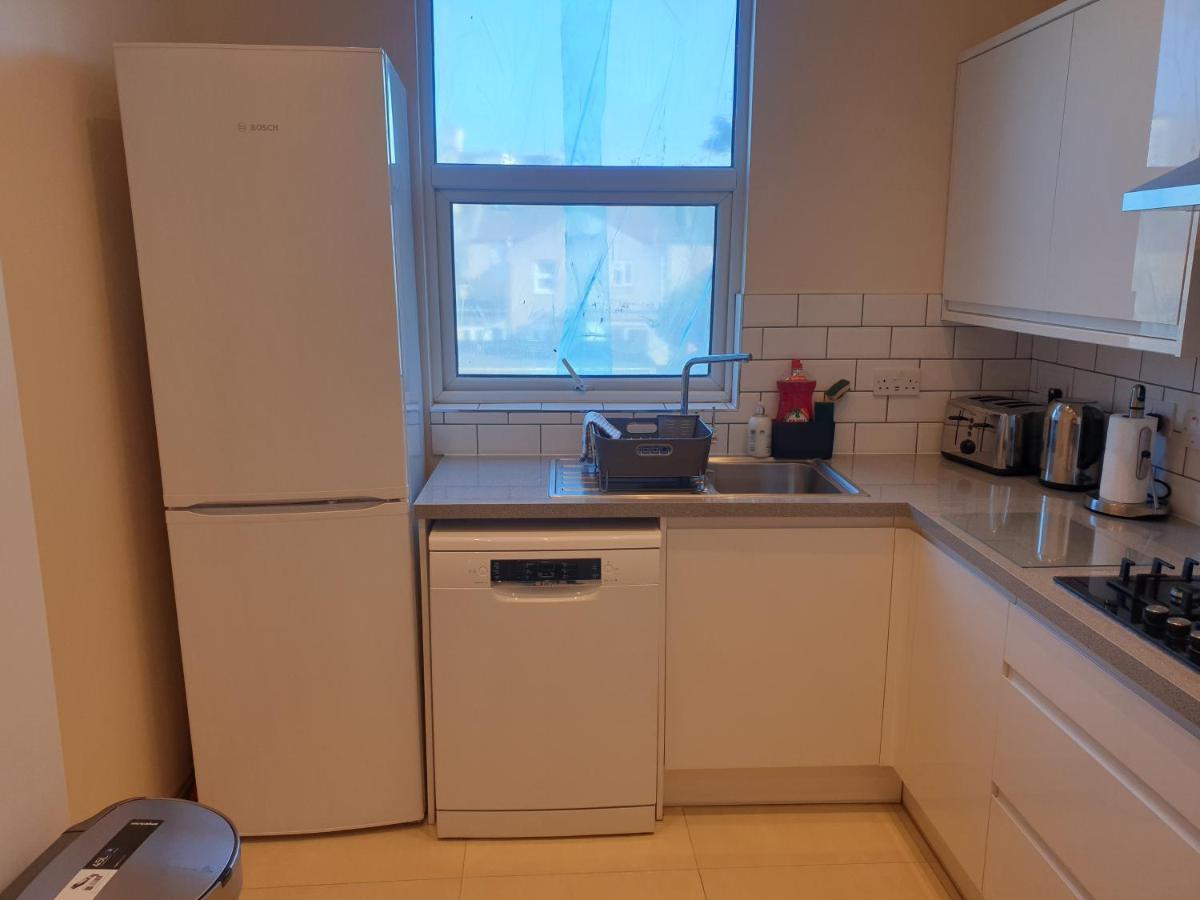 London Luxury Spacious 2 Bedroom Apartment 4 Mins From Ilford Stn. Free Parking Bagian luar foto