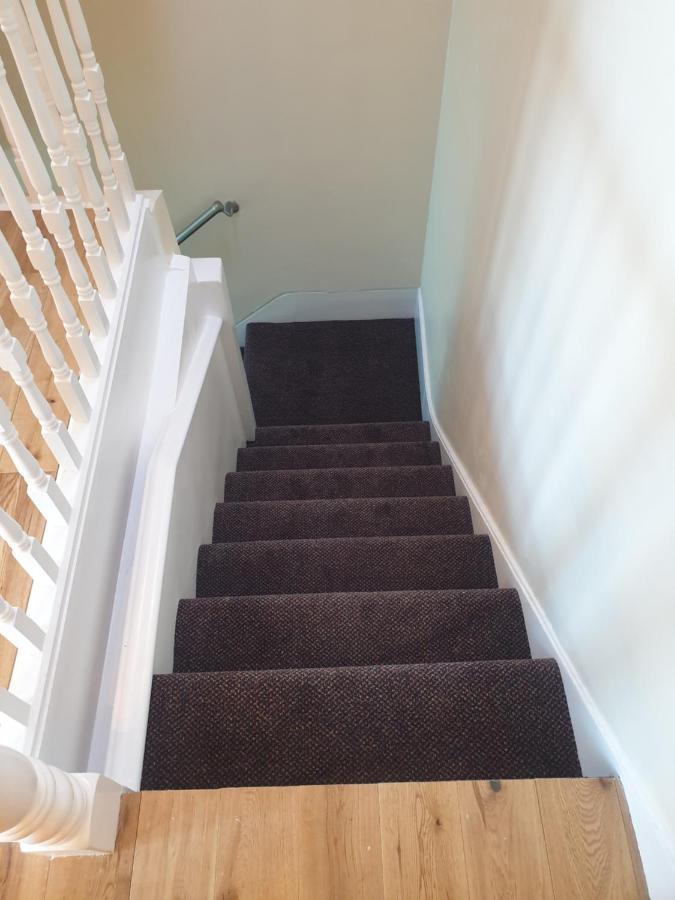 London Luxury Spacious 2 Bedroom Apartment 4 Mins From Ilford Stn. Free Parking Bagian luar foto