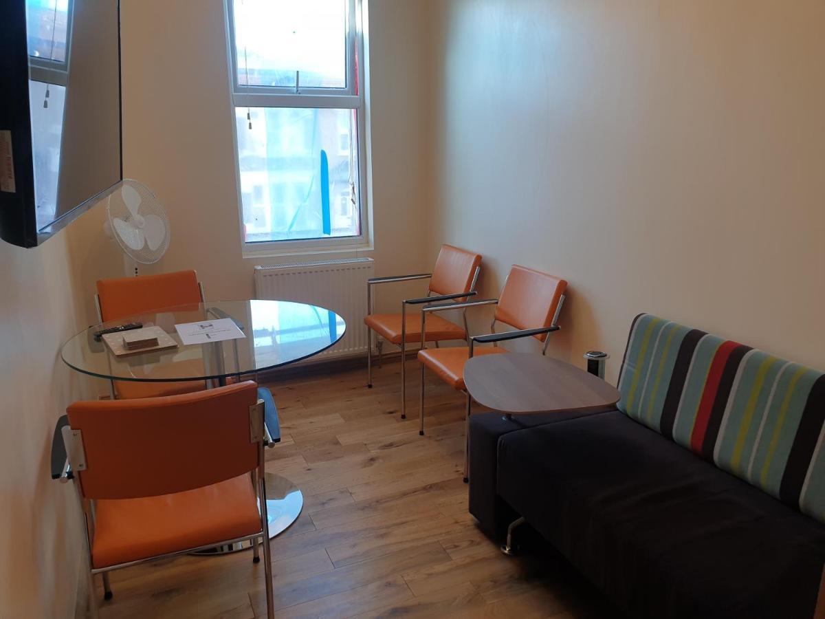 London Luxury Spacious 2 Bedroom Apartment 4 Mins From Ilford Stn. Free Parking Bagian luar foto